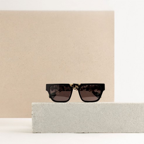 Gafas de sol Unisex Cottet Barcelona SERGIO black tortoise - en mesa