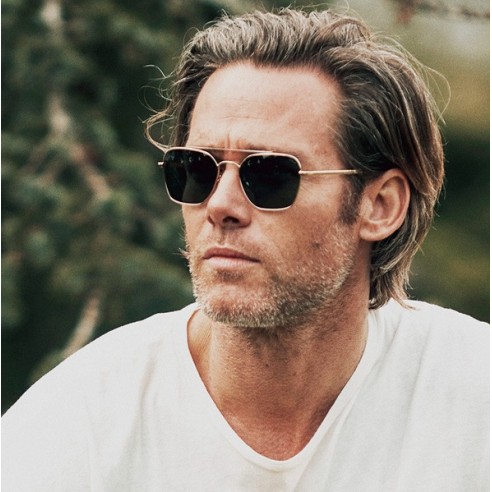 Gafas de Sol hombre Barcelona FRANK Gun metal forma cuadrada metal estilo casual.