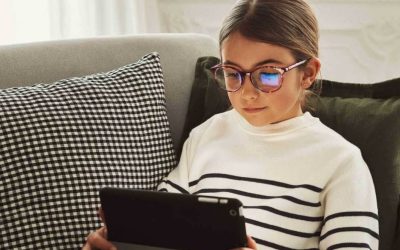 ¿Cómo limpiar tus lentes con filtro azul?