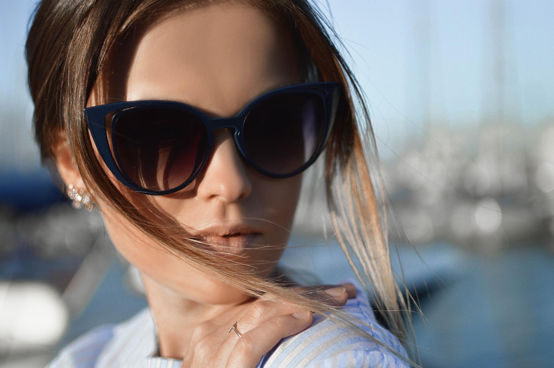 Descubre las tendencias en gafas de sol para mujer 2023