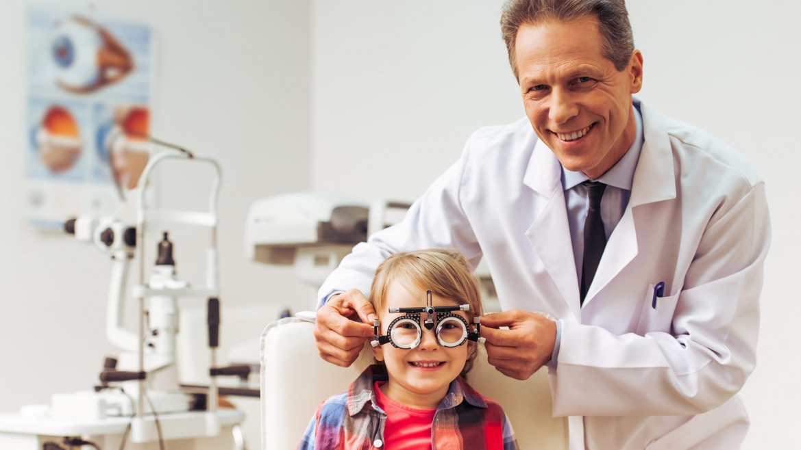 Oftalmòleg pediatre, cuida la visió dels més petits 